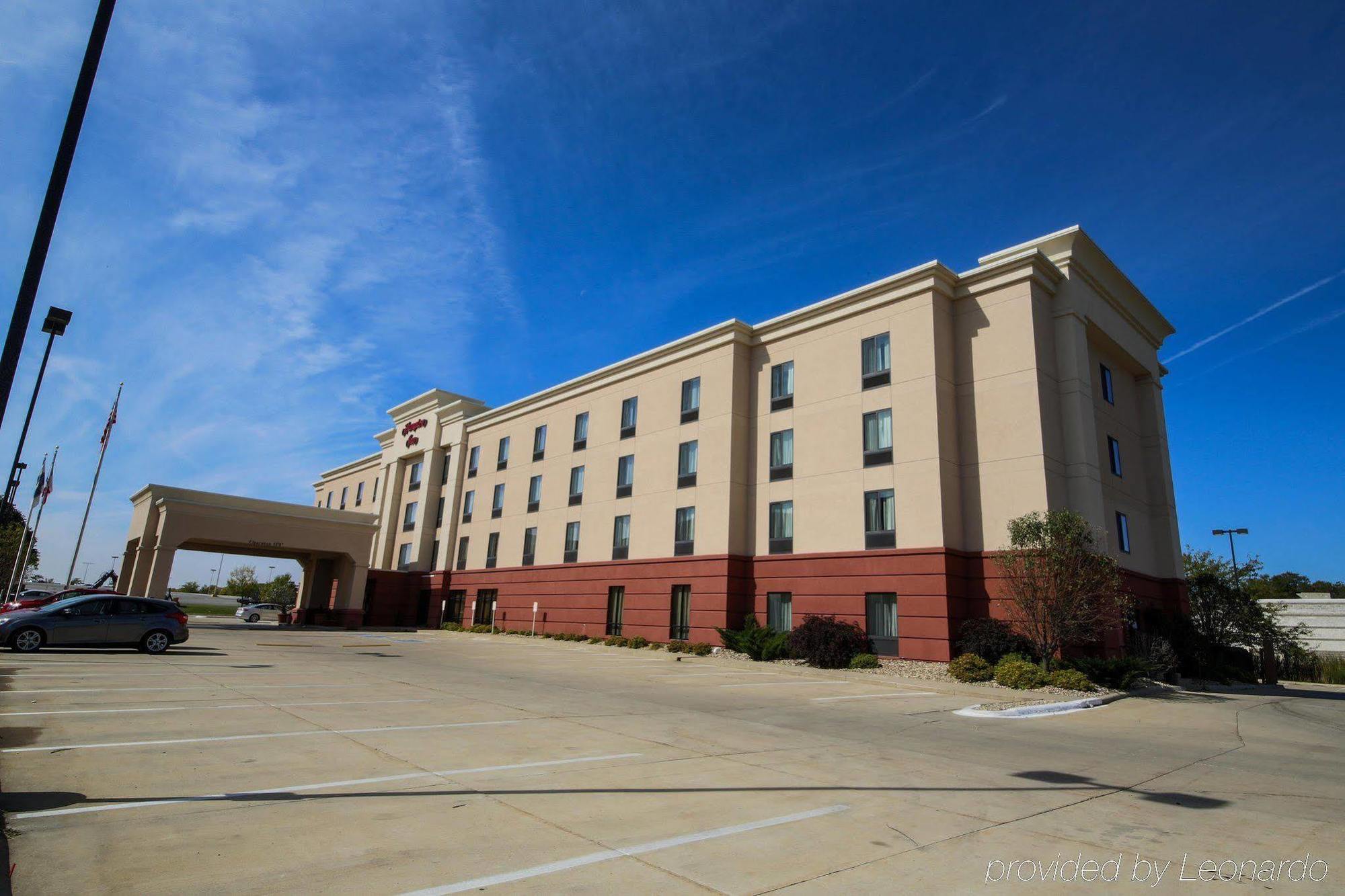 Hampton Inn Waterloo Buitenkant foto